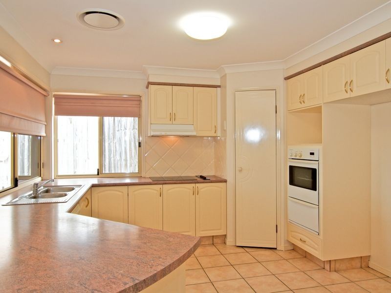16 Quigan Terrace, Highland Park QLD 4211