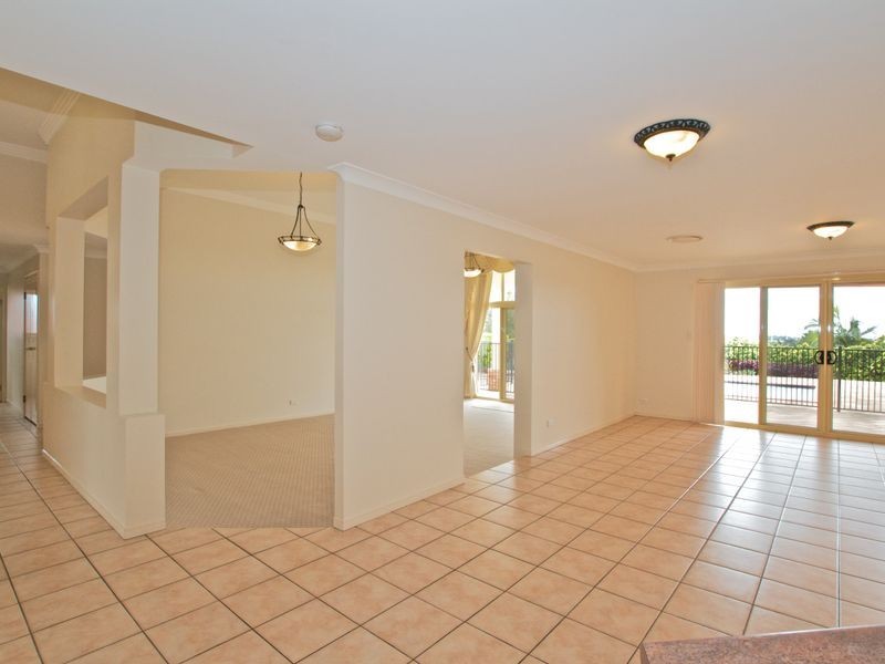 16 Quigan Terrace, Highland Park QLD 4211