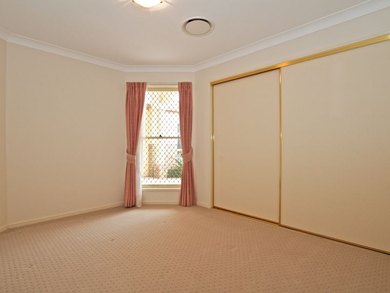 16 Quigan Terrace, Highland Park QLD 4211