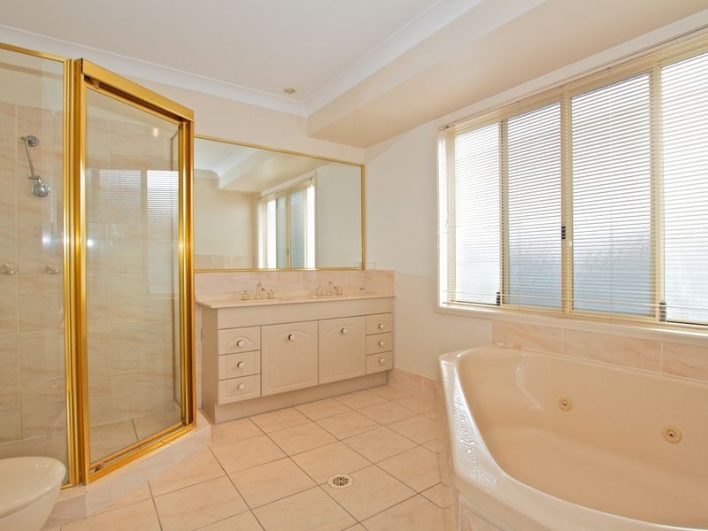 16 Quigan Terrace, Highland Park QLD 4211