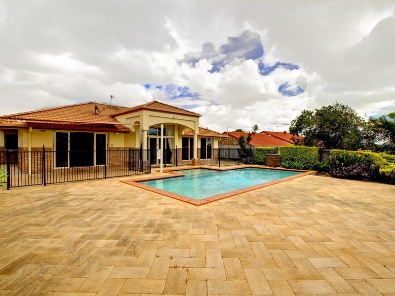 16 Quigan Terrace, Highland Park QLD 4211