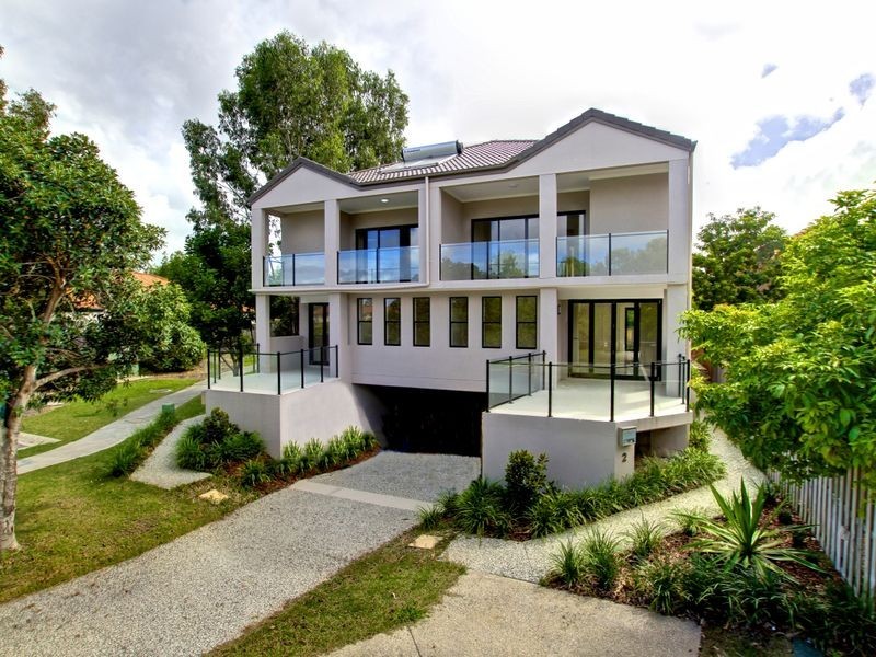 2 Comore Drive, Varsity Lakes QLD 4227