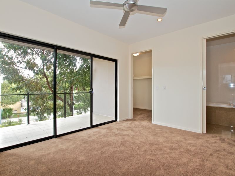 2 Comore Drive, Varsity Lakes QLD 4227