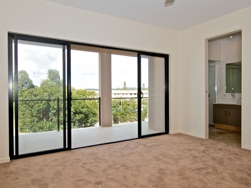 2 Comore Drive, Varsity Lakes QLD 4227