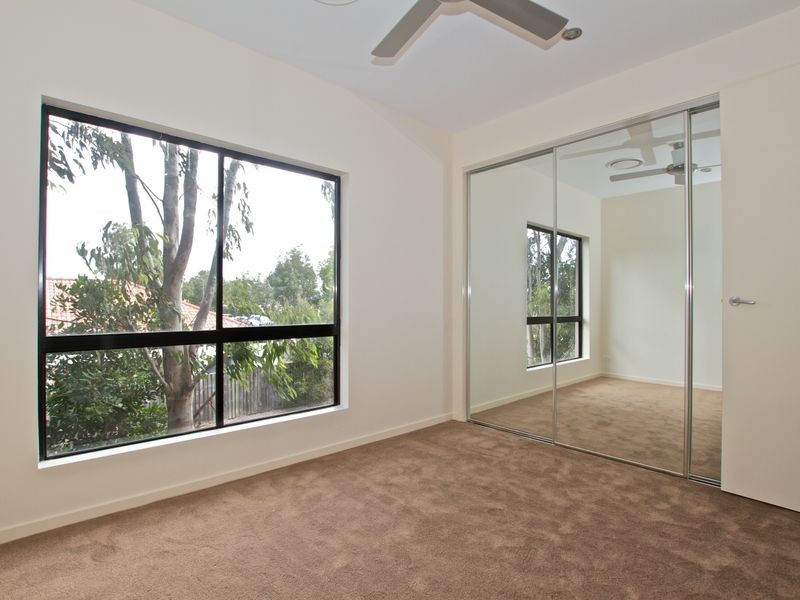 2 Comore Drive, Varsity Lakes QLD 4227