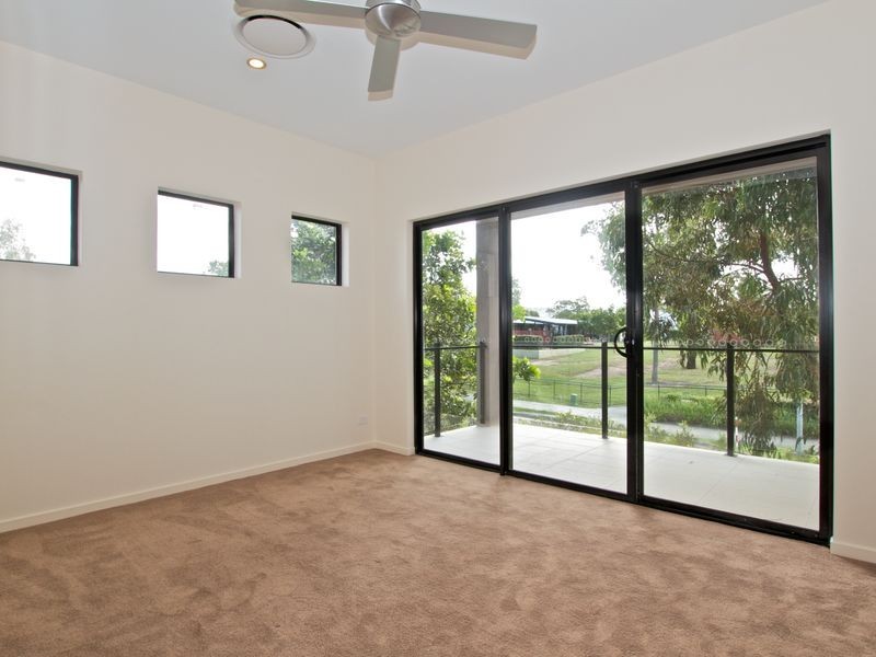 2 Comore Drive, Varsity Lakes QLD 4227