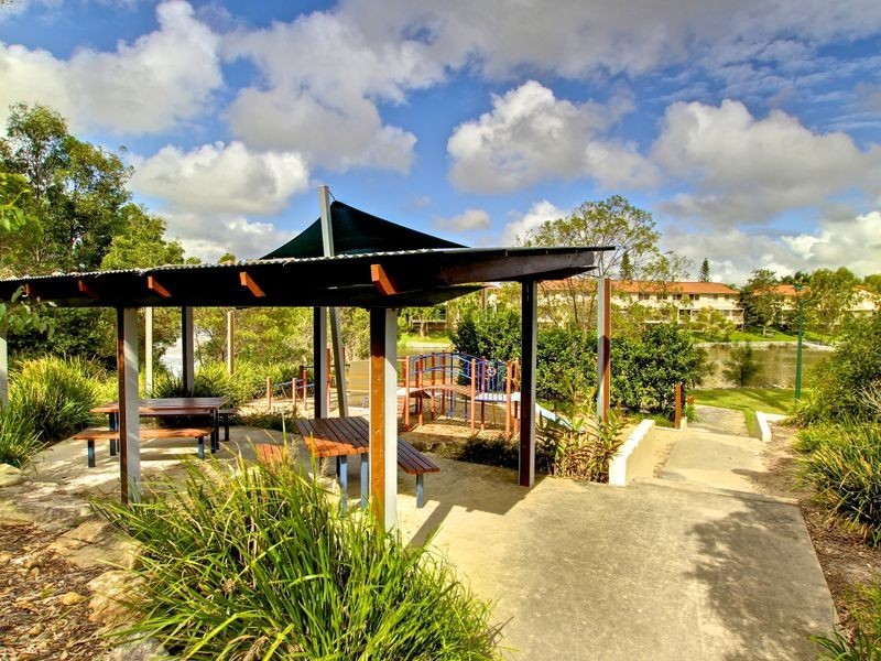 2 Comore Drive, Varsity Lakes QLD 4227