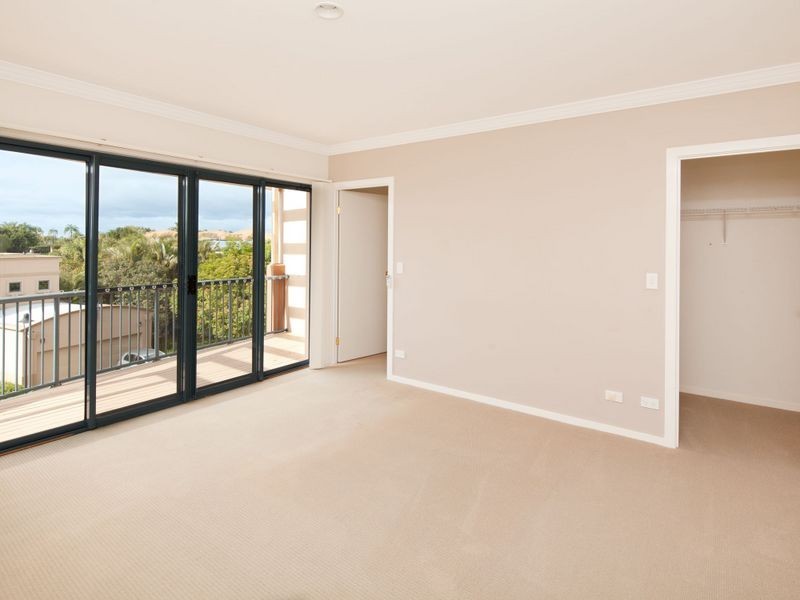 6/117 Palm Meadows Drive, Carrara QLD 4211