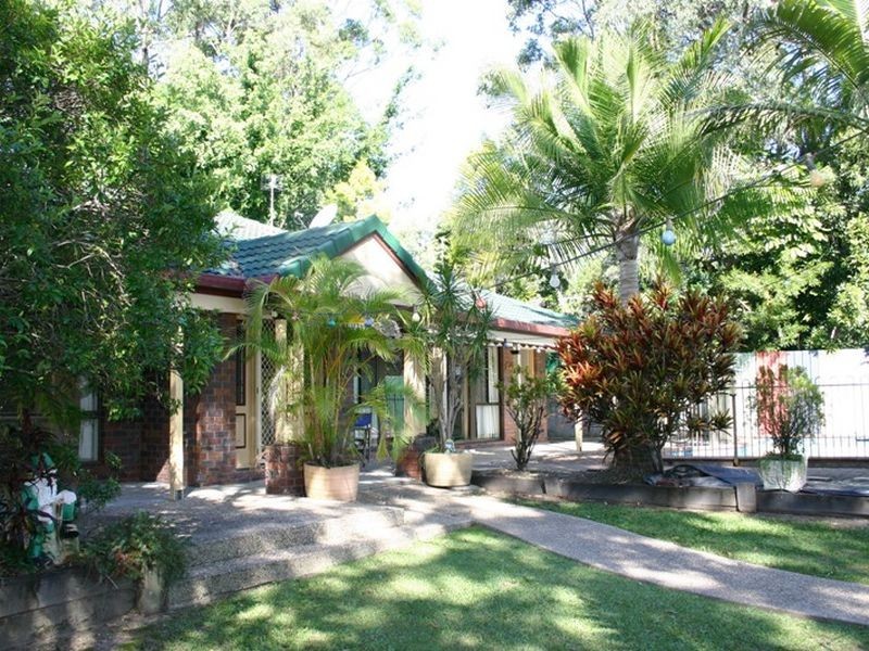 1 Josephine Terrace, Highland Park QLD 4211