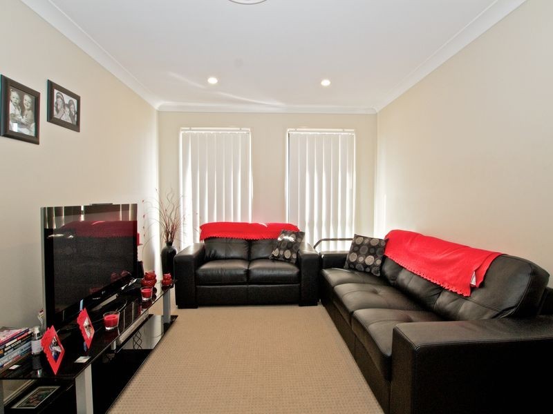 55 Zane Street, Molendinar QLD 4214