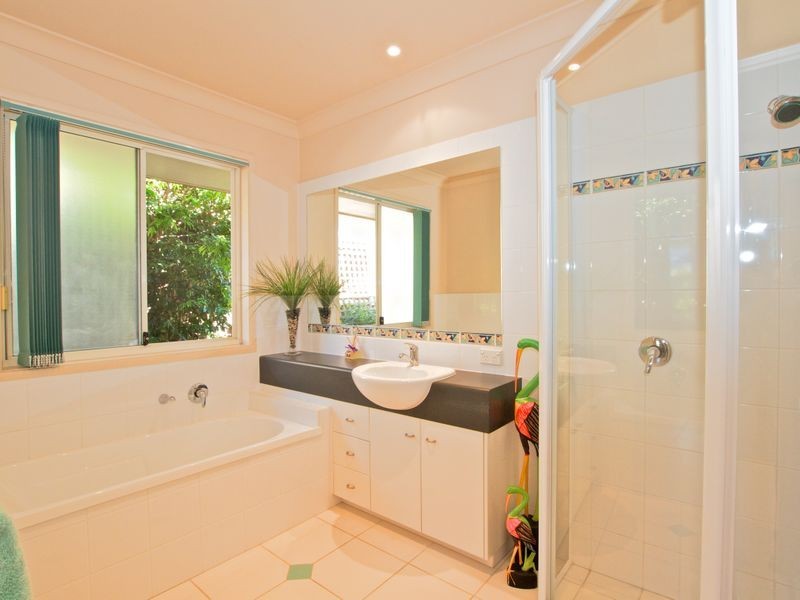 4 Riverwood Drive, Ashmore QLD 4214