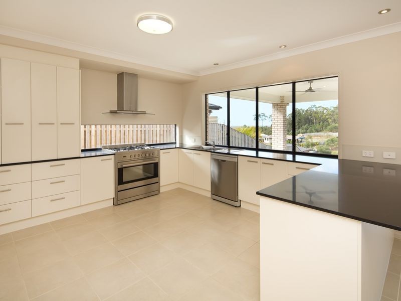 30 Wunburra Circle, Pacific Pines QLD 4211