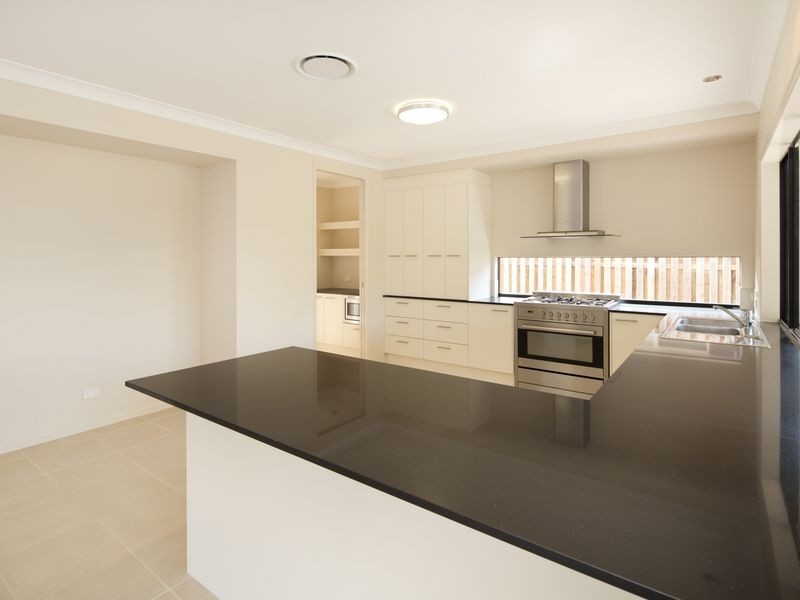 30 Wunburra Circle, Pacific Pines QLD 4211