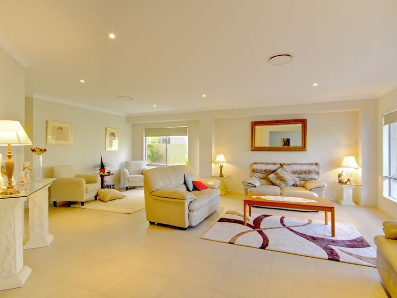 7 Edgewater Place, Helensvale QLD 4212