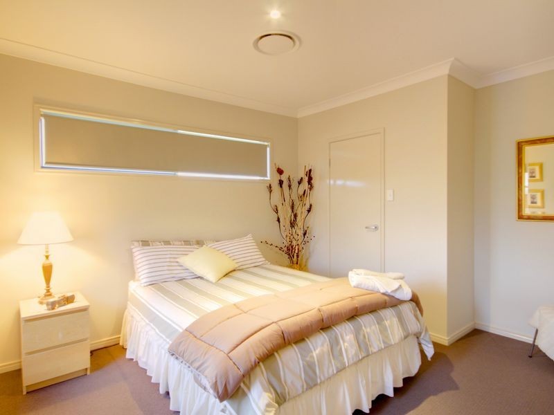 7 Edgewater Place, Helensvale QLD 4212