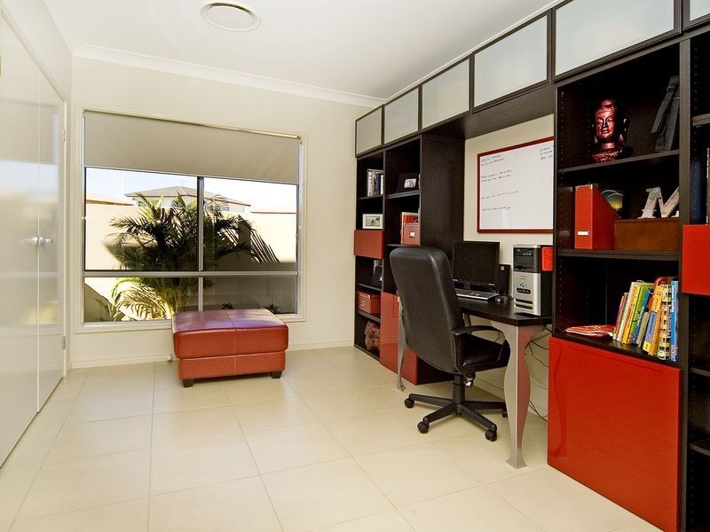 7 Edgewater Place, Helensvale QLD 4212