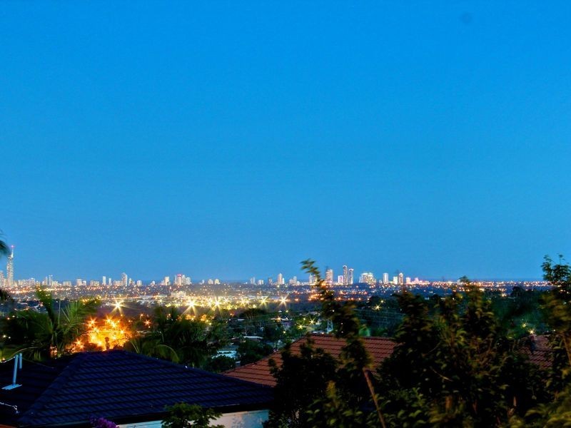 8 Parklane Place, Highland Park QLD 4211