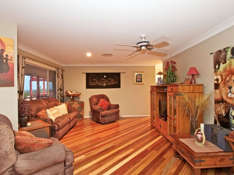 8 Parklane Place, Highland Park QLD 4211