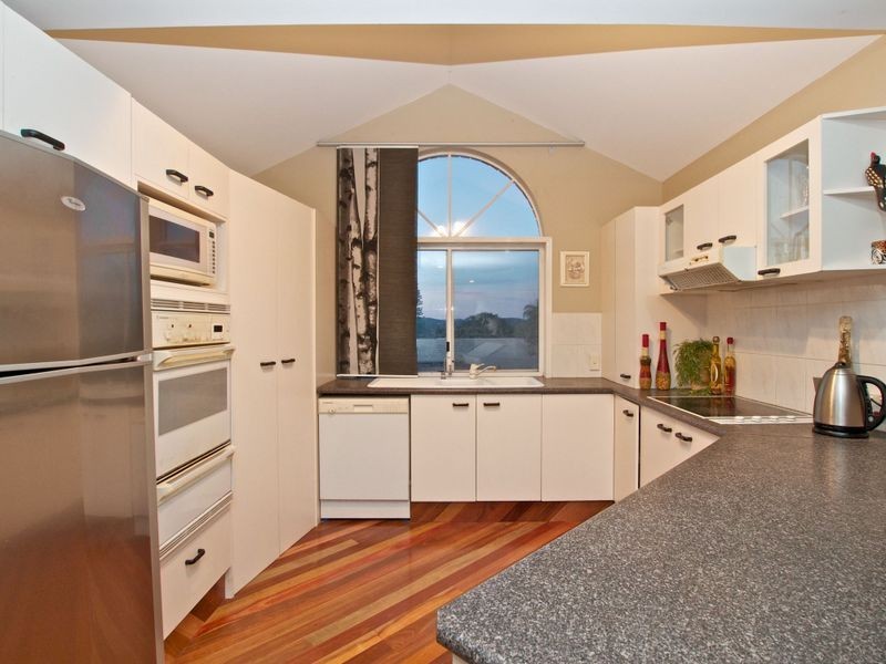 8 Parklane Place, Highland Park QLD 4211