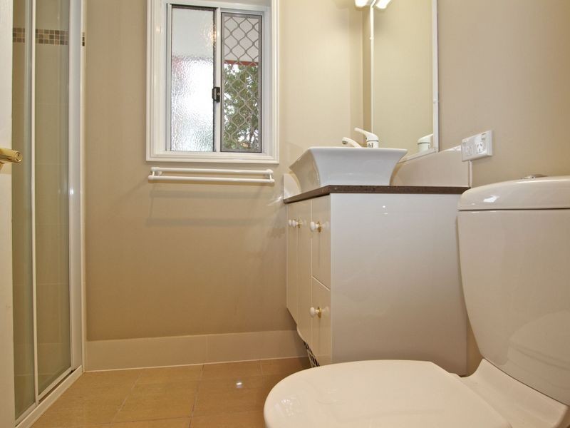 8 Parklane Place, Highland Park QLD 4211