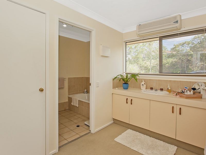 4/1B Mcleod Street, Highland Park QLD 4211