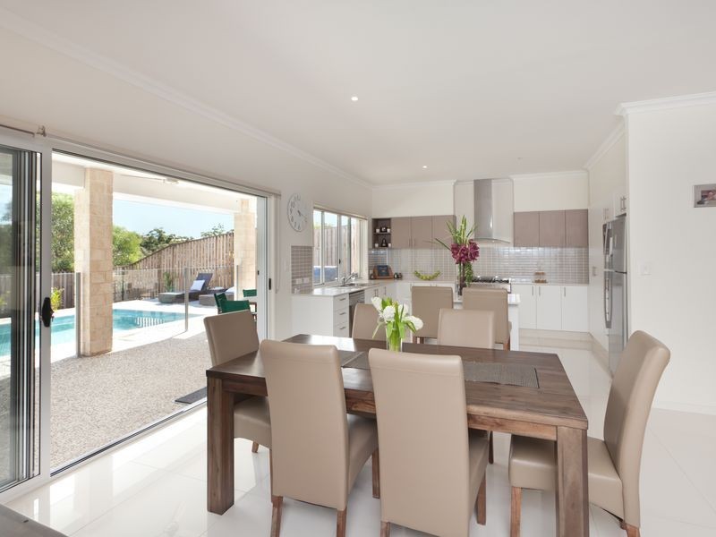 9 Castlereagh Close, Pacific Pines QLD 4211