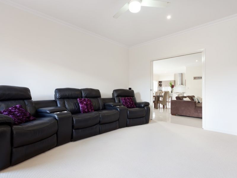 9 Castlereagh Close, Pacific Pines QLD 4211