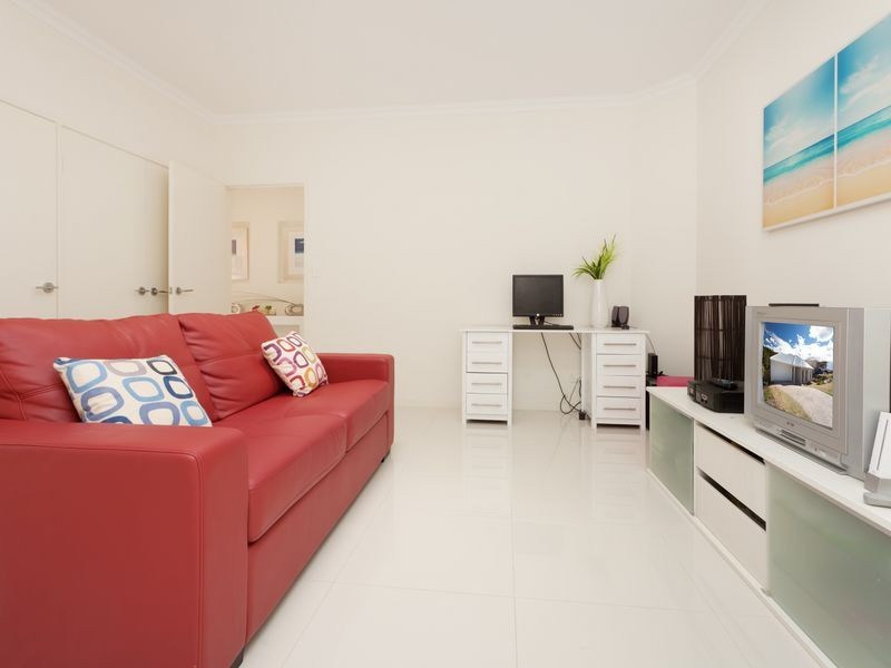 9 Castlereagh Close, Pacific Pines QLD 4211