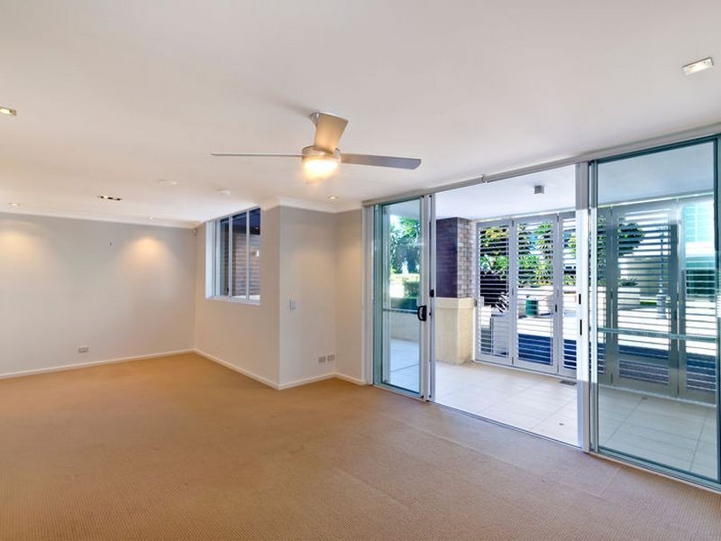 4003/3027 The Boulevard, Carrara QLD 4211
