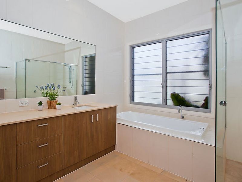 1029 Lakeview Terrace, Benowa QLD 4217