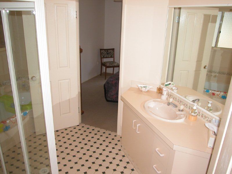 10 Narrow Leaf Road, Advancetown QLD 4211