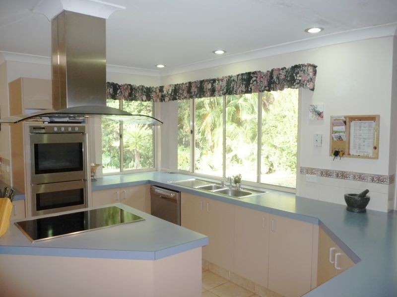 10 Narrow Leaf Road, Advancetown QLD 4211