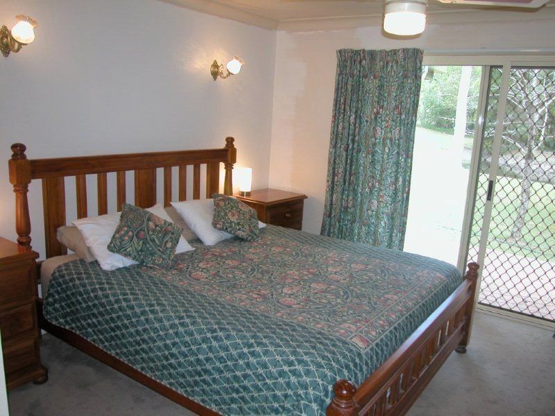 10 Narrow Leaf Road, Advancetown QLD 4211