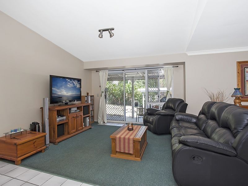 67 Renfrew Drive, Highland Park QLD 4211