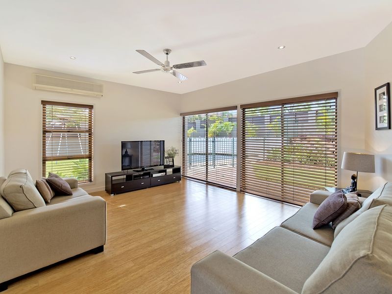 1 Dearne Place, Carrara QLD 4211