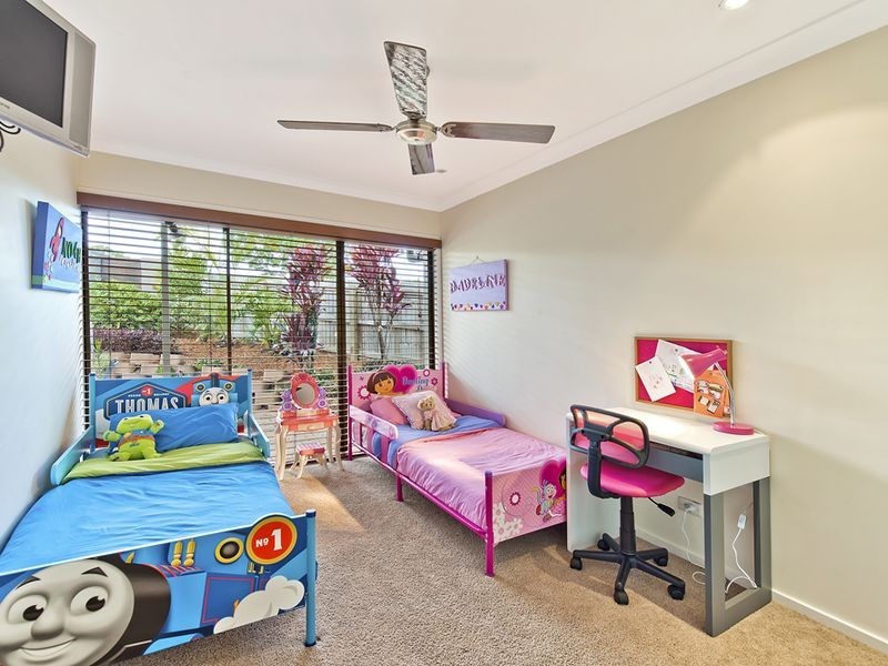 1 Dearne Place, Carrara QLD 4211