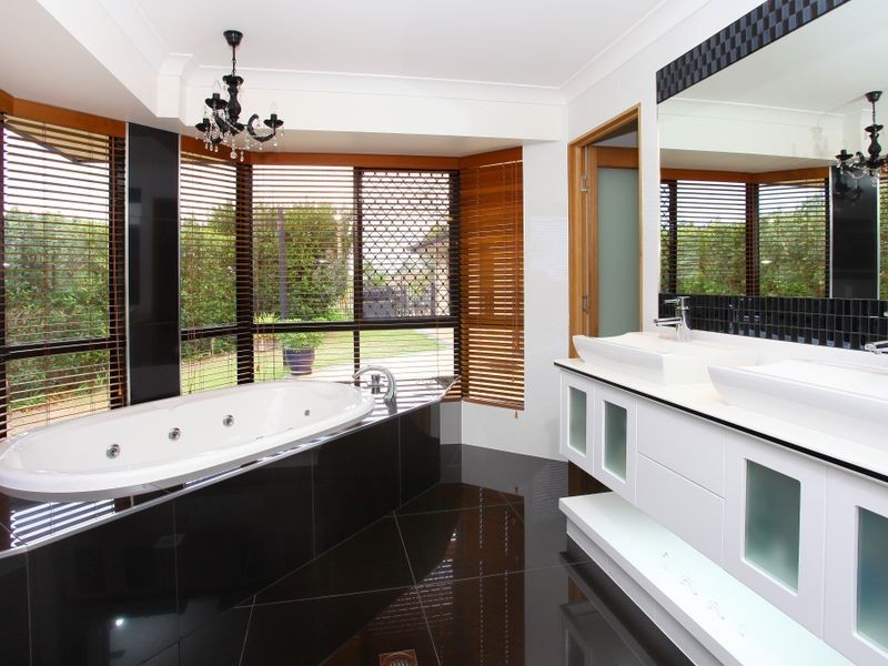 3 Paddington Drive, Carrara QLD 4211