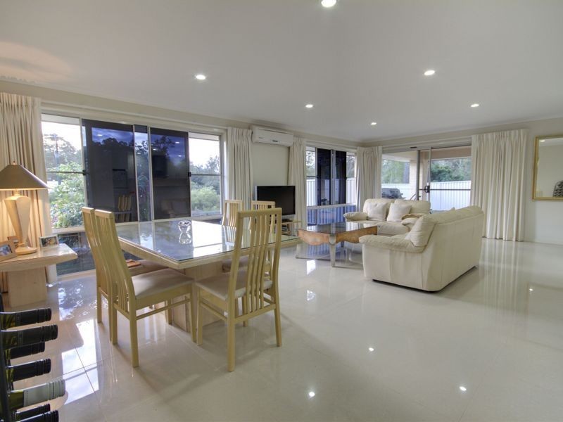 2 Debbie Way, Nerang QLD 4211