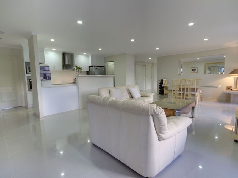 2 Debbie Way, Nerang QLD 4211