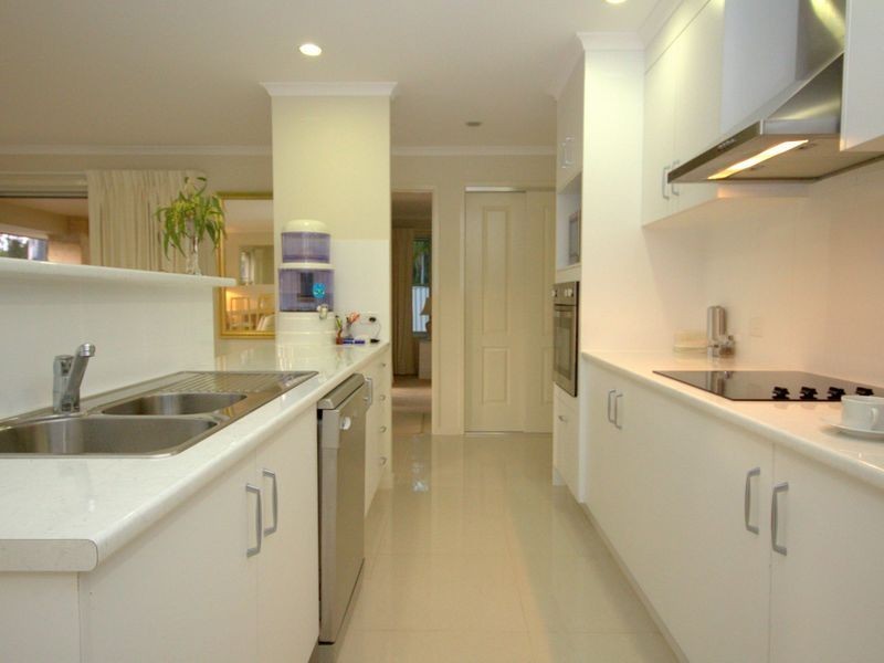 2 Debbie Way, Nerang QLD 4211