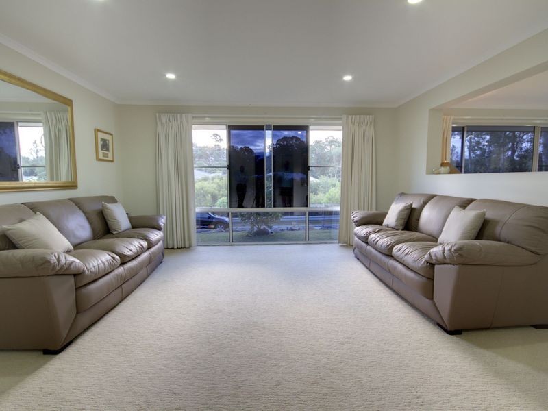 2 Debbie Way, Nerang QLD 4211