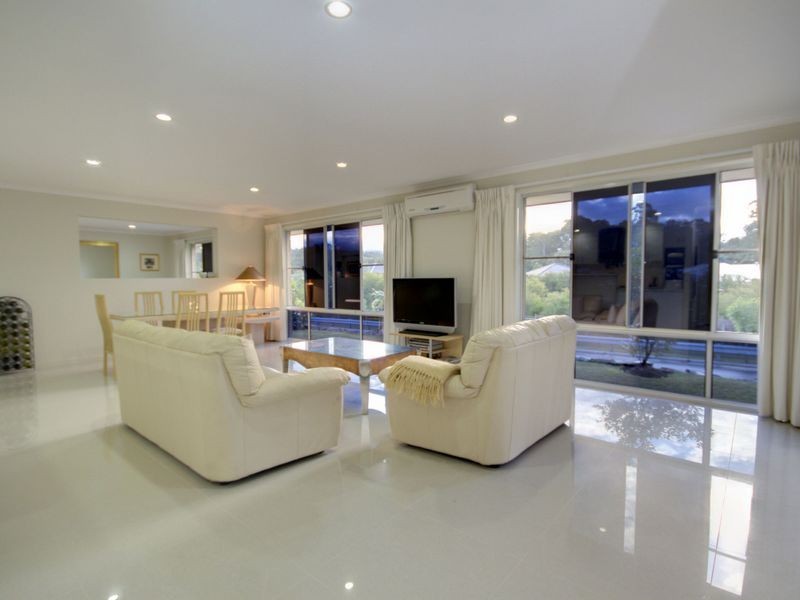 2 Debbie Way, Nerang QLD 4211