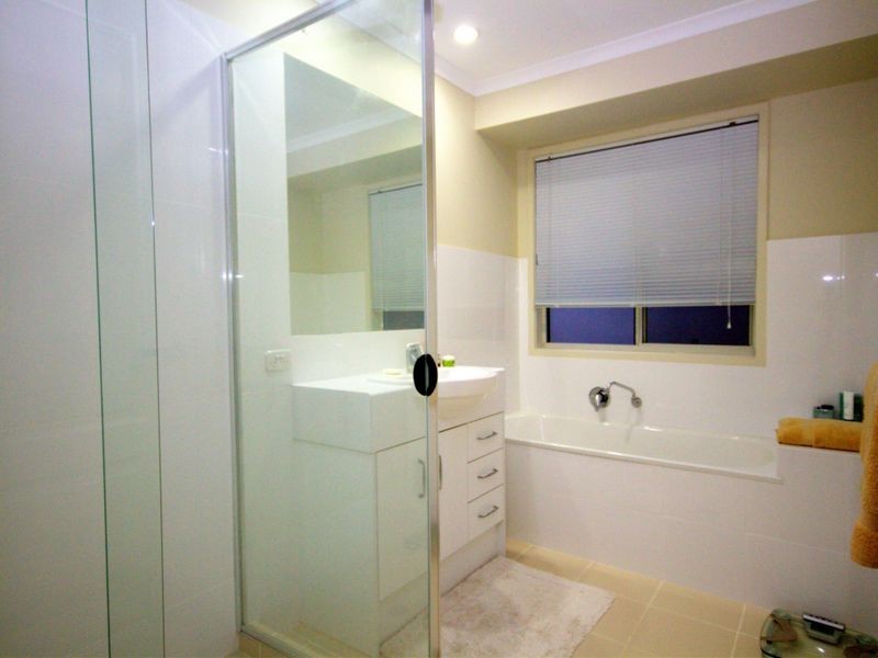 2 Debbie Way, Nerang QLD 4211