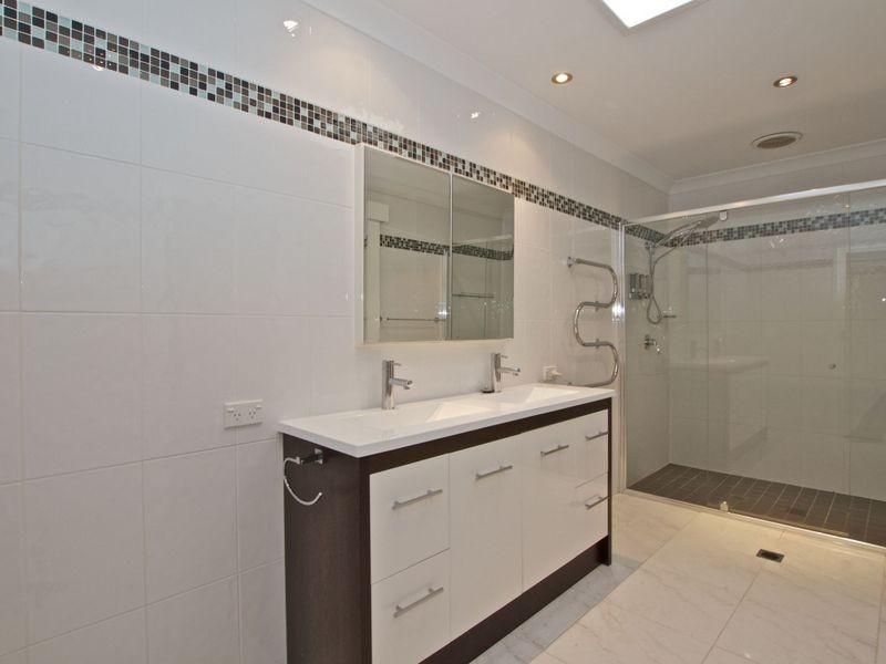 7 Forfar Court, Highland Park QLD 4211