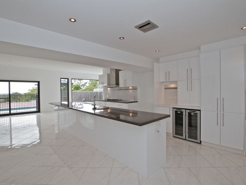 7 Forfar Court, Highland Park QLD 4211