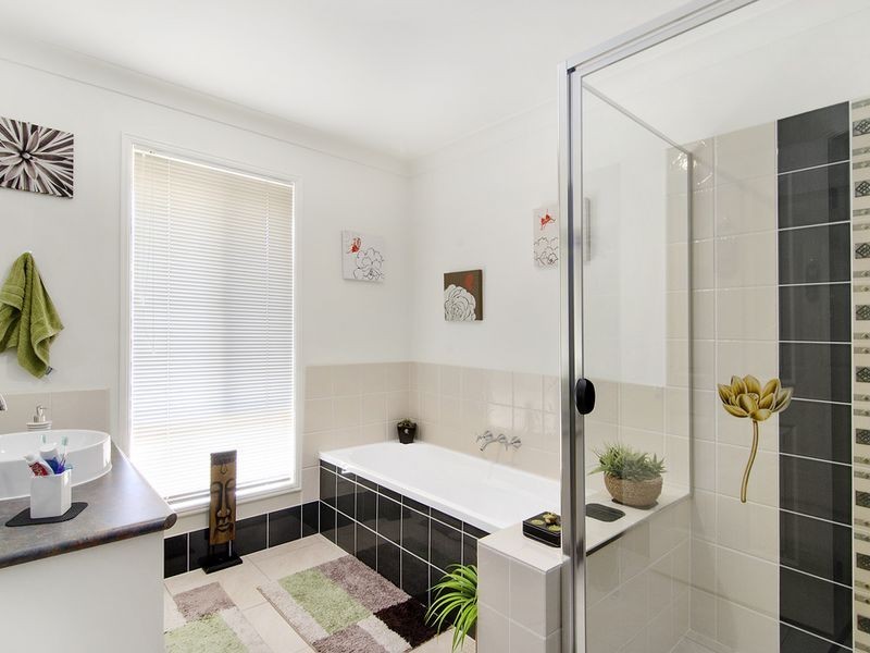 50 Hillary Circuit, Pacific Pines QLD 4211