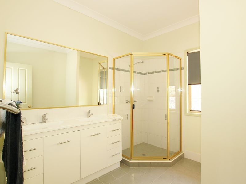 77B Waterfall Drive, Wongawallan QLD 4210