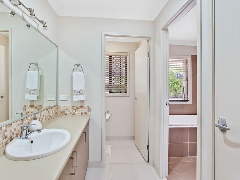 1 Thomas Hilton Place, Nerang QLD 4211