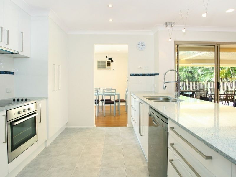10 Avonbury Court, Carrara QLD 4211