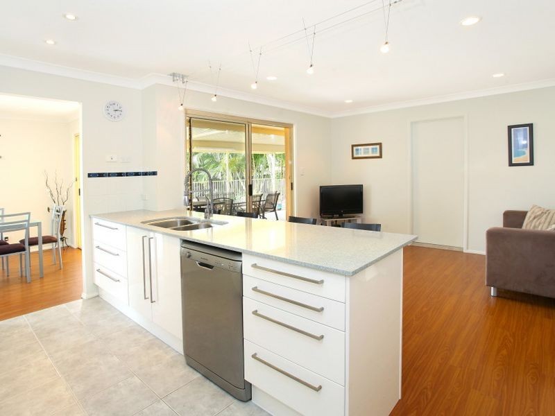 10 Avonbury Court, Carrara QLD 4211